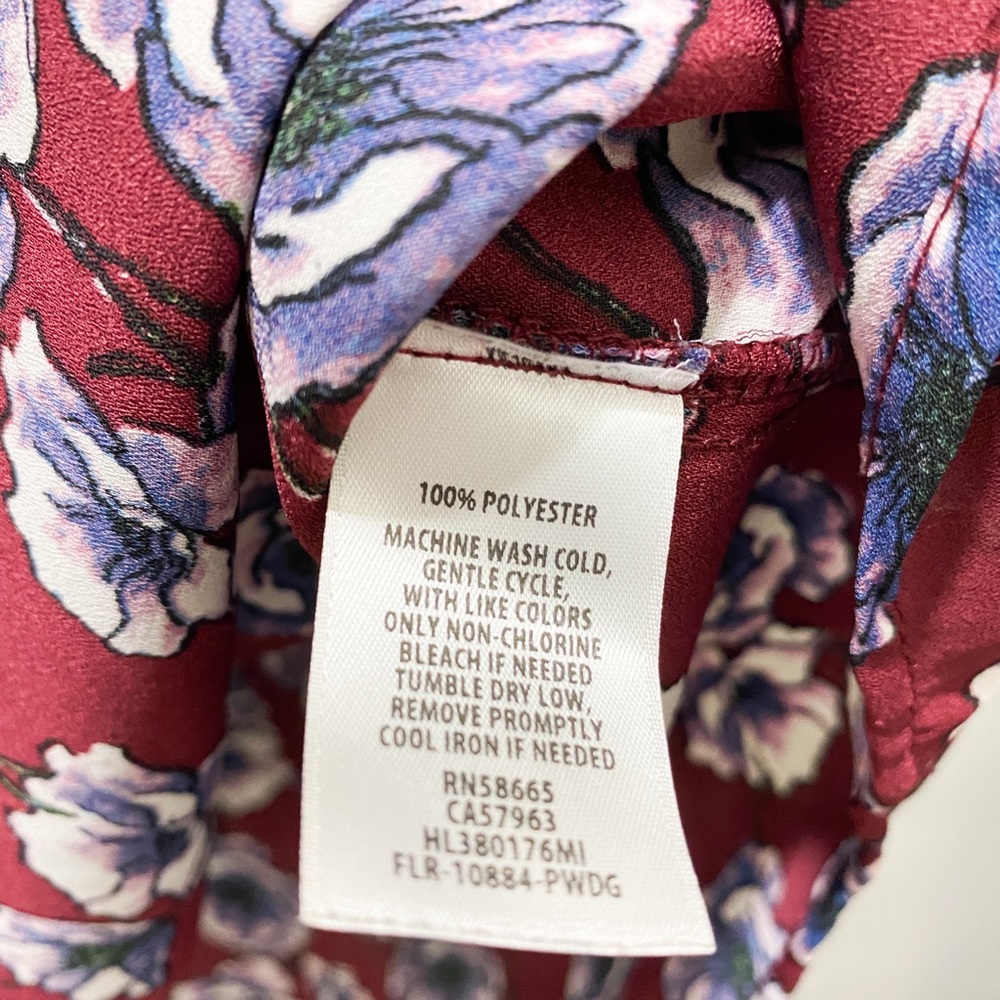 HINGE Maroon Floral Print V-Neck Blouse - Picture 12 of 14